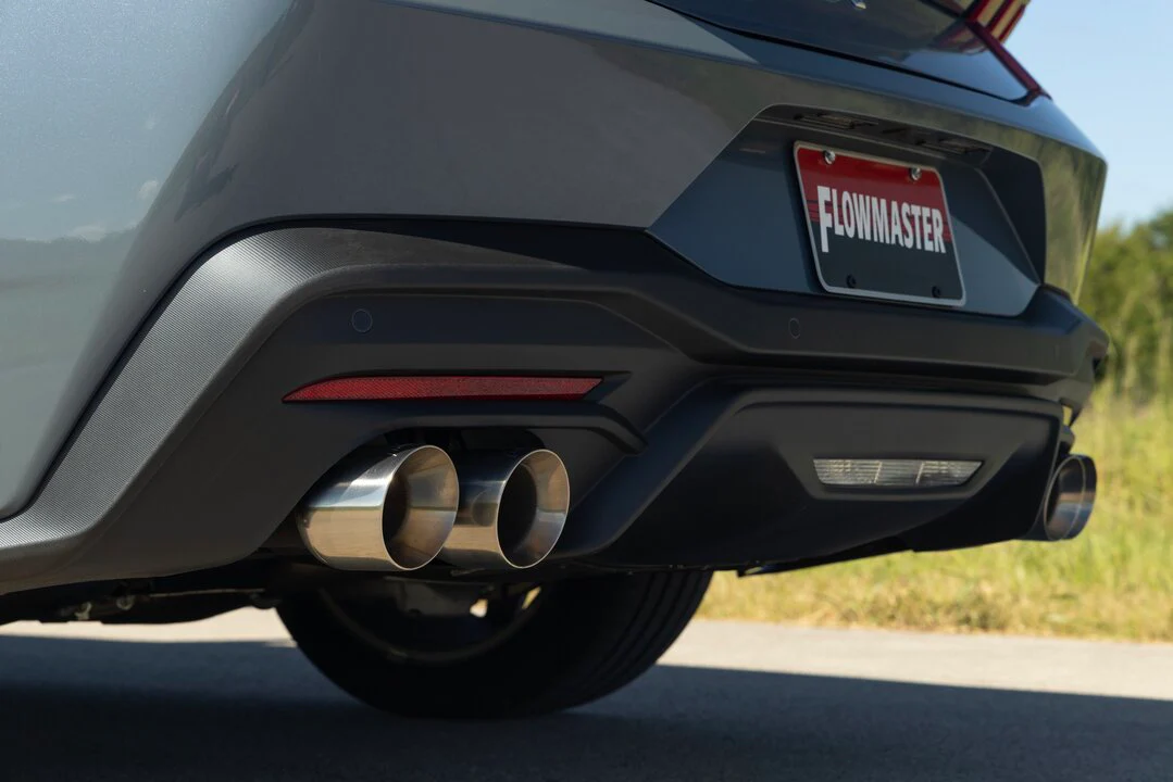 Outlaw Axle-Back Exhaust (Polished Tips) for Mustang 5.0L GT 2024+ | #818164 | Flowmaster - Image 2